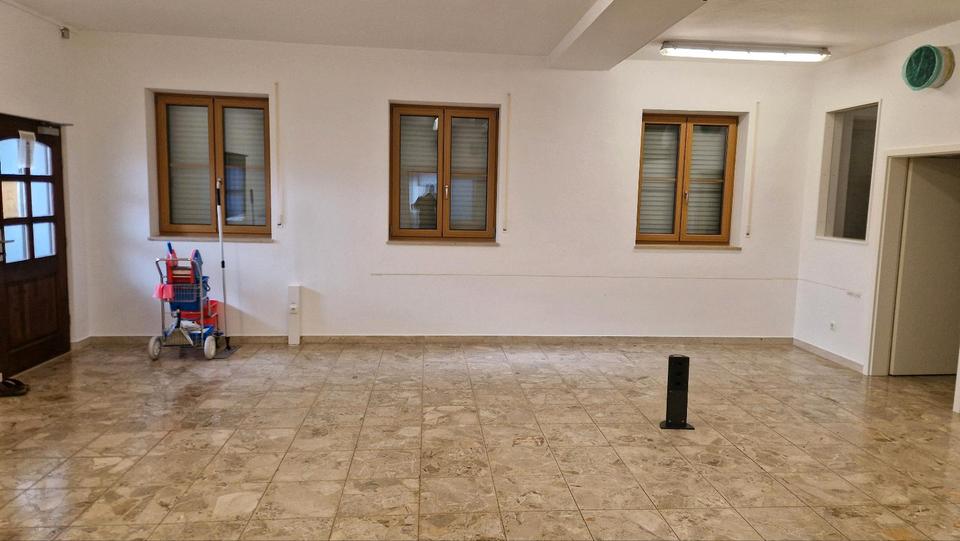 Gewerbehalle 210 m² EG | Tor | Stellplätze | Stephanskirchen zimmer