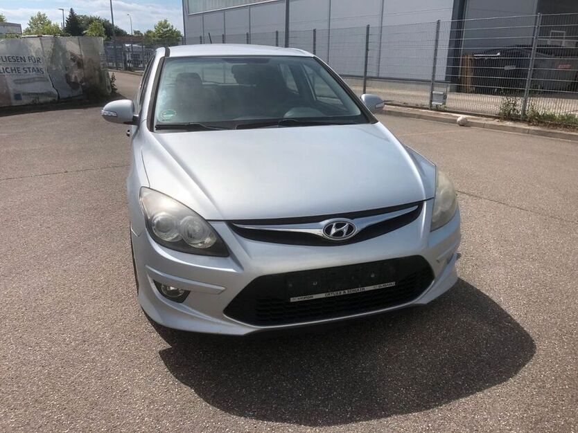 i30