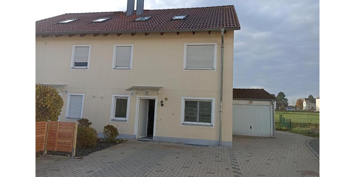 Doppelhaushälfte Vilseck - 9 Zimmer, 138 m&sup2;, 280.000&euro; | Angebot:27110725
