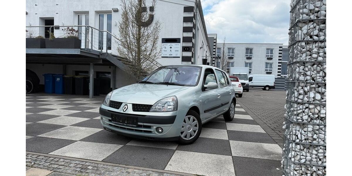Renault Clio 75.000 km 3.589 &euro; nürnberg 90431