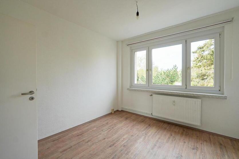Renovierte Dreiraumwohnung mit Balkon– sofort bezugsfrei! zimmer