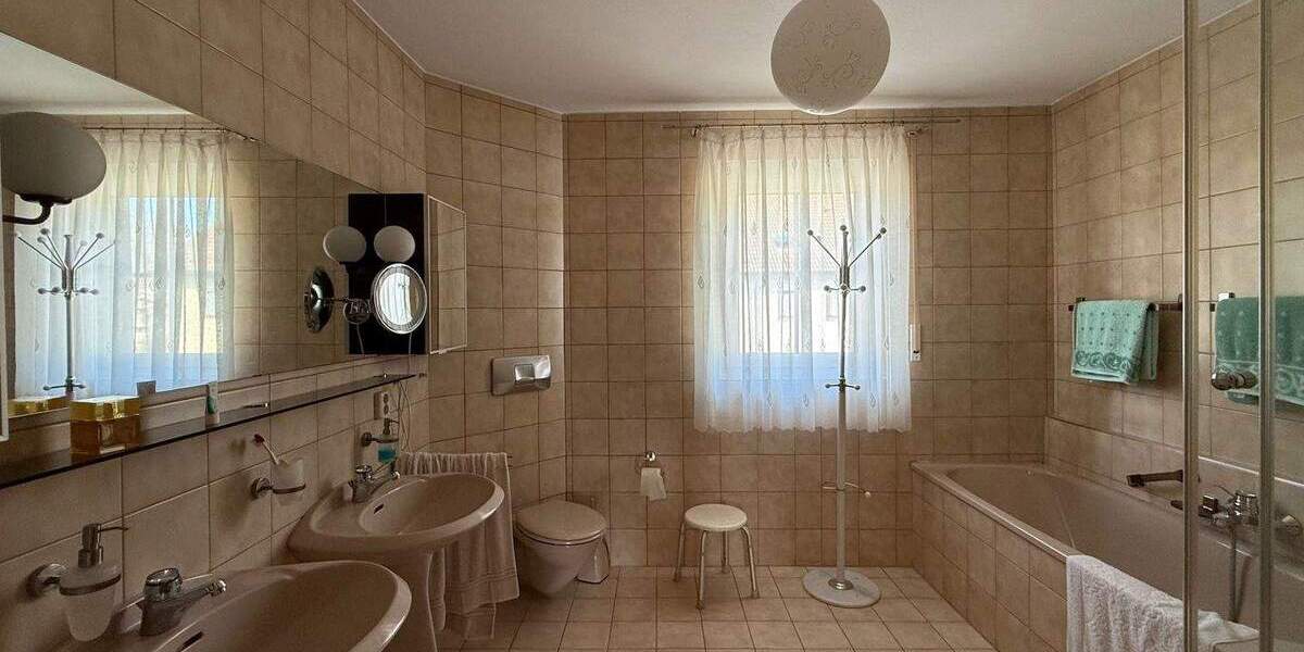 Großzügiges Reihenendhaus mit Dachstudio, schön angelegtem Außenbereich und optimaler Raumaufteilung 5 zimmer