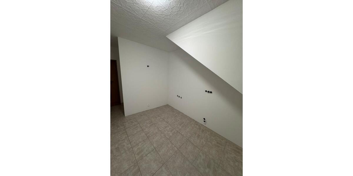 6-Zimmer-Wohnung mit Einbauküche – ca. 110 m² 6 zimmer