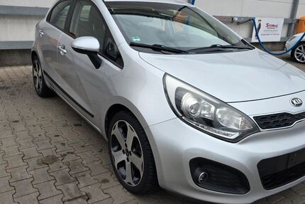 Kia Rio 85.000 km 6.900 &euro; Bad Vilbel 61118