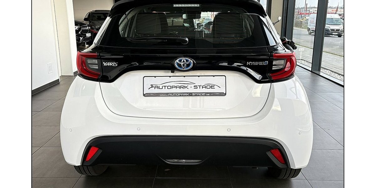 Toyota Yaris Hybrid Basis ACC LED MultiInfo Assist 1.Hd 5.000 km 20.499 &euro; Stade 21682