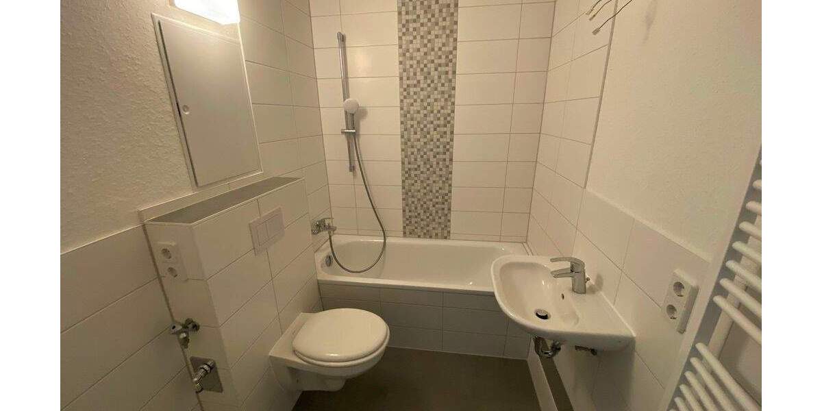 Etagenwohnung Suhl Neundorf - 4 Zimmer, 64 m&sup2;, 400&euro; | Angebot:25568404