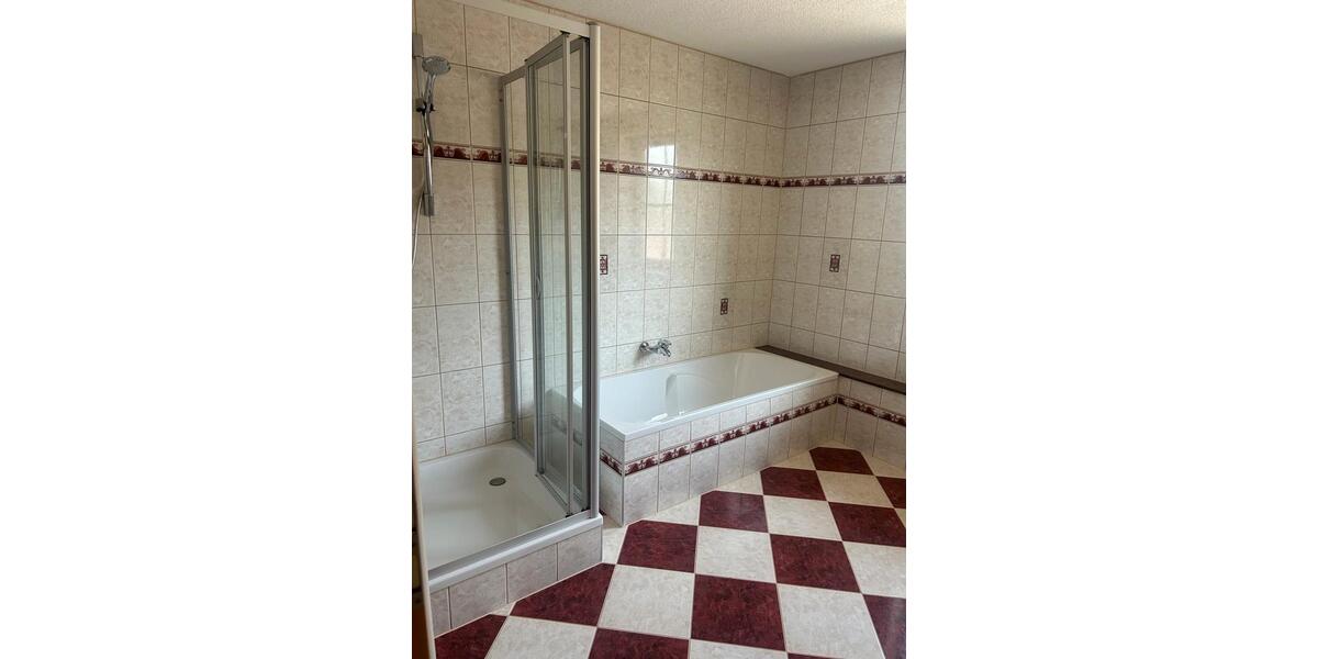 Einfamilienhaus Rödental - 7 Zimmer, 148 m&sup2;, 350.000&euro; | Angebot:25405723