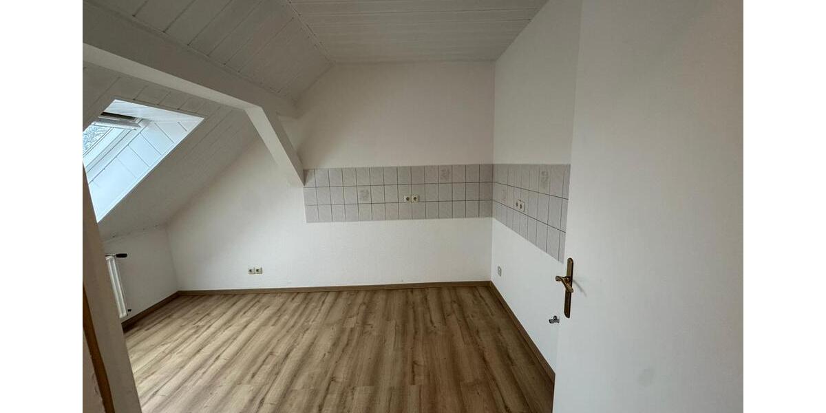 Dachgeschoßwohnung Weißenfels - 3 Zimmer, 74 m&sup2;, 518&euro; | Angebot:25999383