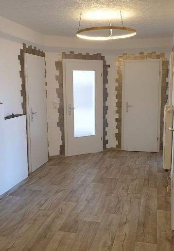 Idividuell Wohnen mit Einbauküch im Altbau Charme mit Balkon 3 zimmer