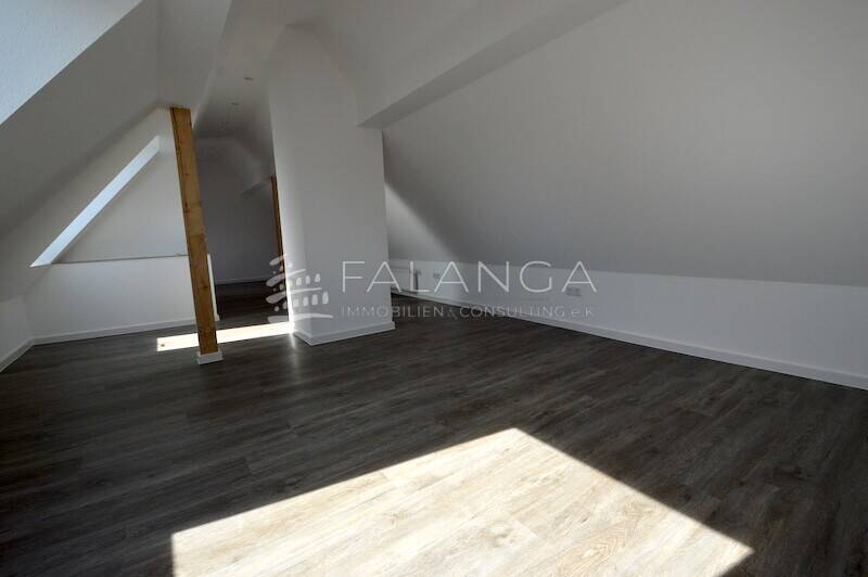 Falanga Immobilien-neu san. & modern. EFH mit einem FANTASTISCHEN, RIESIGEN SONNENGARTEN in Budenhm.