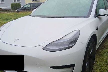 Tesla Model 3 38.595 km 27.950 &euro; Steinbach-Hallenberg OT Herges-Hallenberg 98587