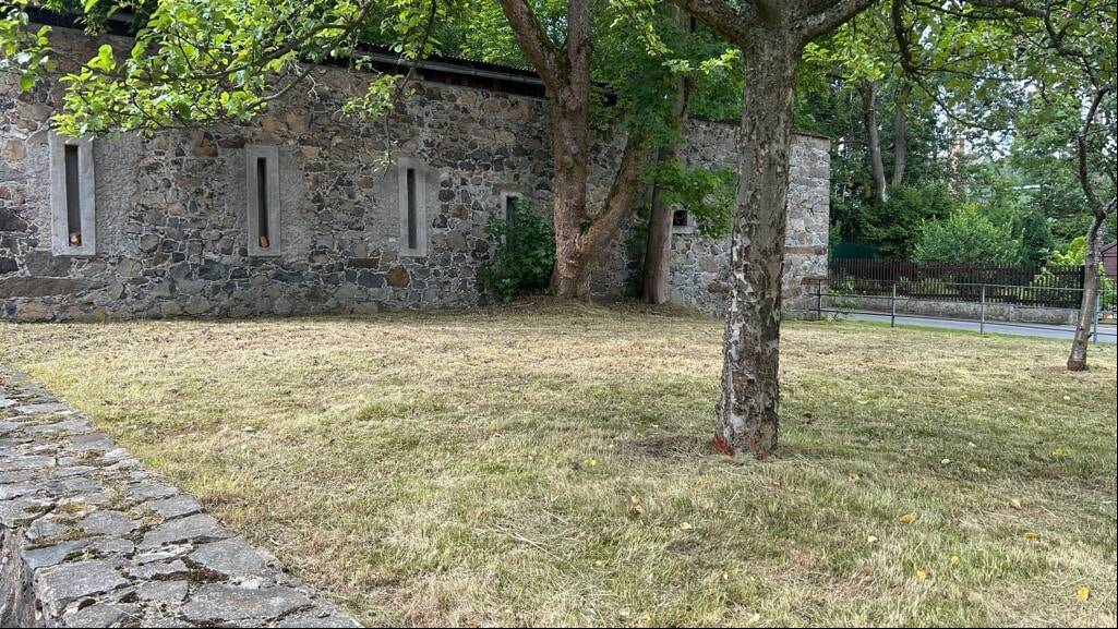 Einfamilienhaus Ebersbach-Neugersdorf Neugersdorf - 2 Zimmer, 300 m&sup2;, 120.000&euro; | Angebot:26257639