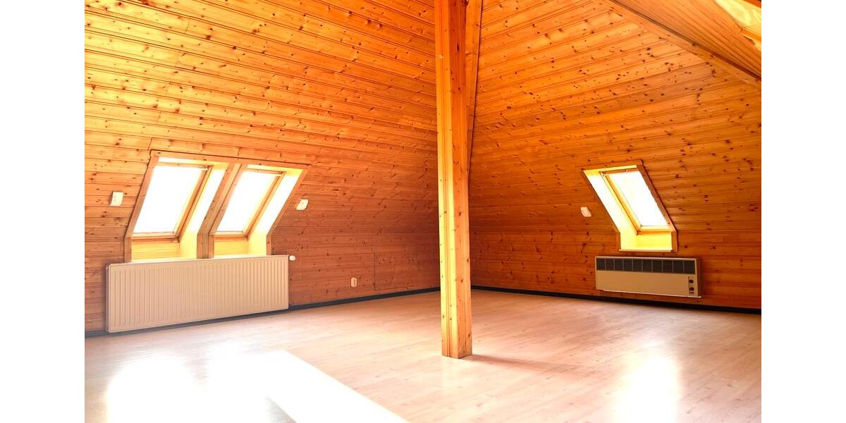 Dachgeschoßwohnung Rosengarten - 2.5 Zimmer, 65 m&sup2;, 902&euro; | Angebot:24982206