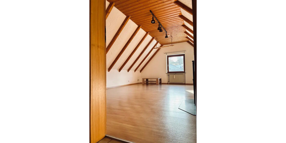 Dachgeschoßwohnung Regensburg Galgenberg - 3 Zimmer, 85 m&sup2;, 750&euro; | Angebot:25293580