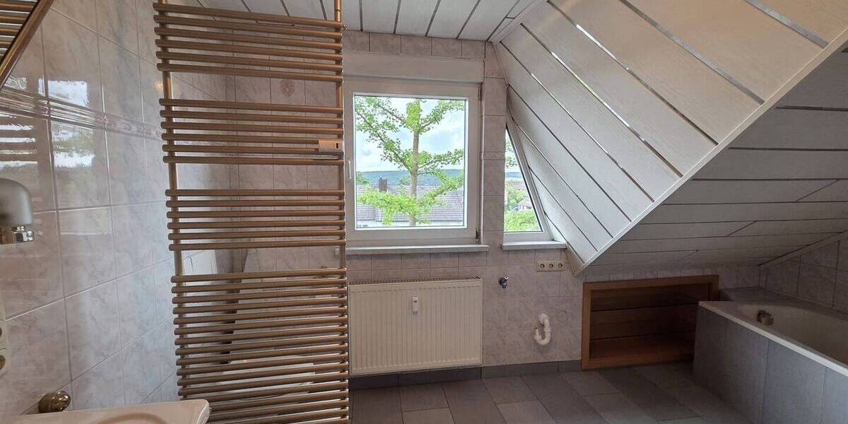 Etagenwohnung Petersberg - 3 Zimmer, 75 m&sup2;, 760&euro; | Angebot:26796420
