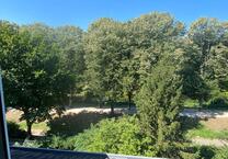 Helle 2,5-Zimmer-Wohnung mit Schlossparkblick – Citylage & Natur vereint!