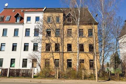 leerstehendes MFH mit Hinterhaus