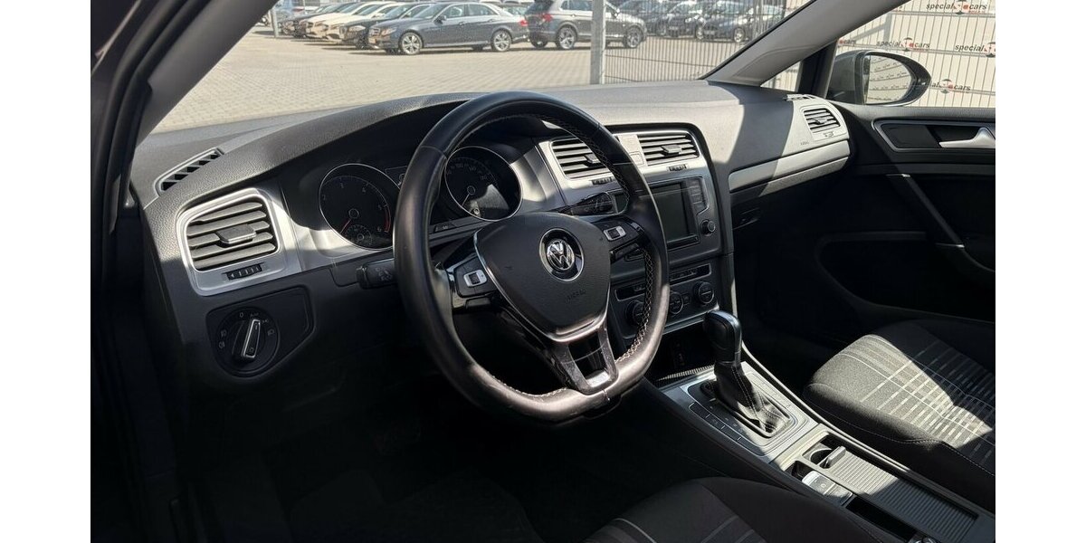 VW Golf Lounge BMT / Panorama / AHK / Navi / Xenon 130.000 km 14.890 &euro; Mönchengladbach 41066