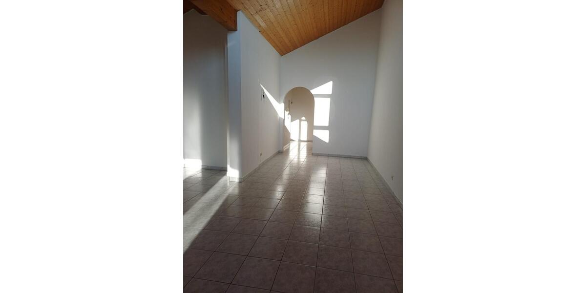 Dachgeschoßwohnung Brackenheim - 3.5 Zimmer, 102 m&sup2;, 320.000&euro; | Angebot:24373829