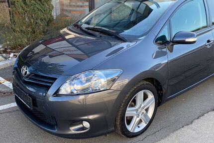 Toyota Auris 82.000 km 6.950 &euro; Nürnberg 90431