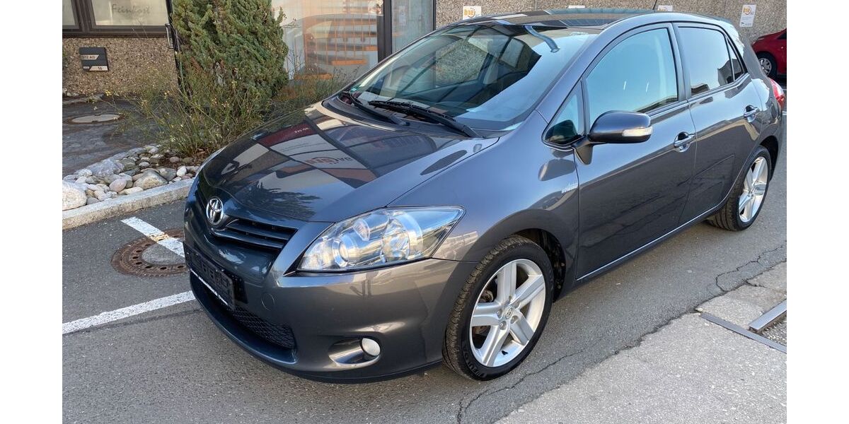 Toyota Auris 82.000 km 6.950 &euro; Nürnberg 90431