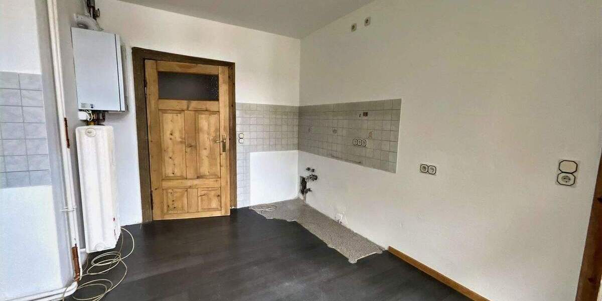 Etagenwohnung Eschwege - 6 Zimmer, 160 m&sup2;, 140.000&euro; | Angebot:25730302