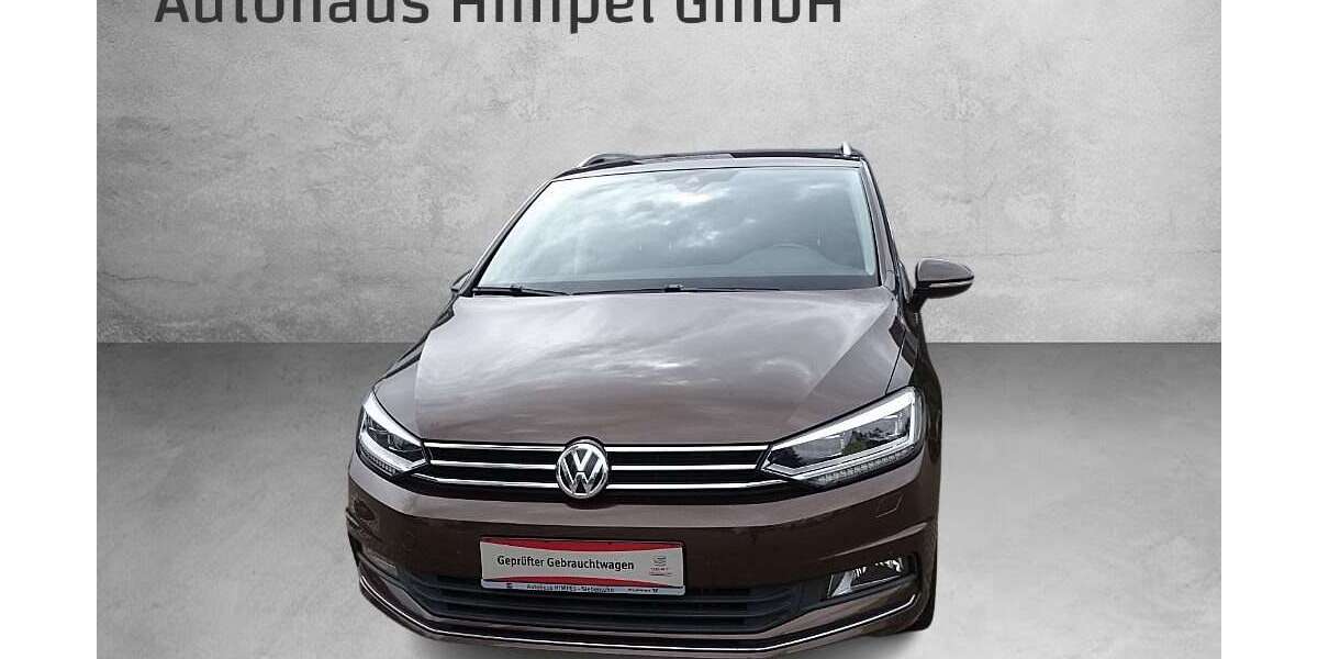 VW Touran 135.100 km 12.900 &euro; Grossschirma 09603