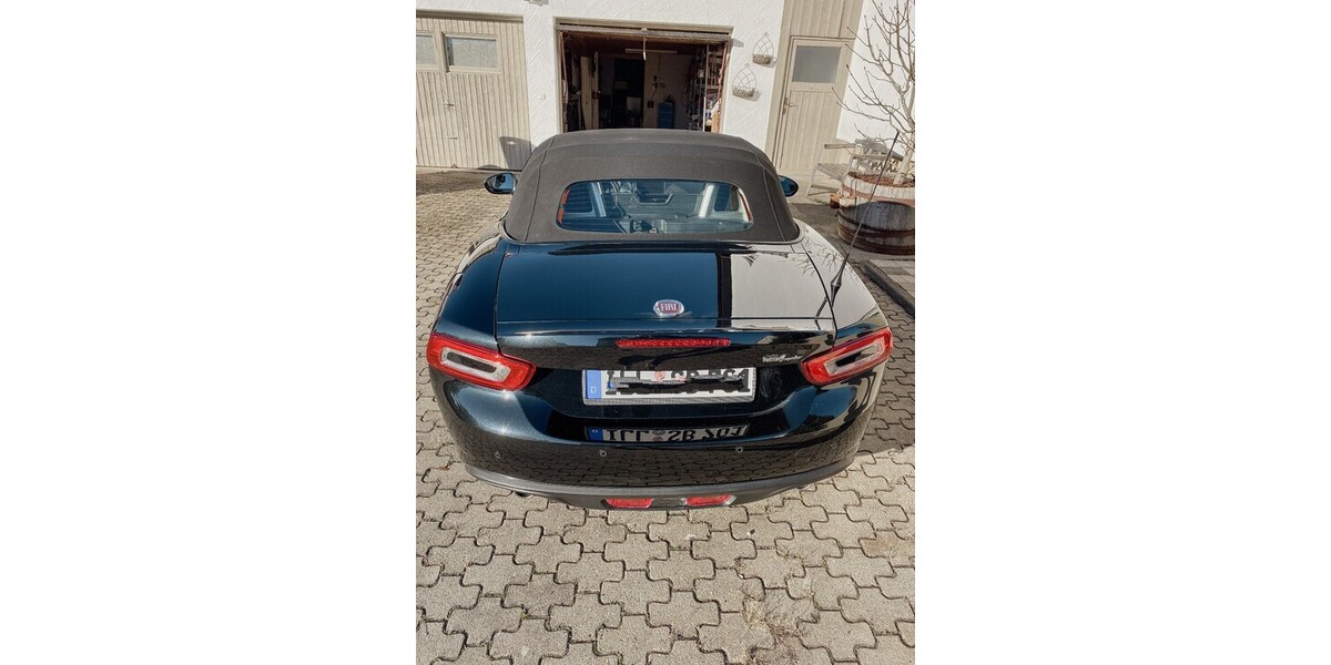 Fiat 124 Spider 19.505 km 22.500 € Buch 89290