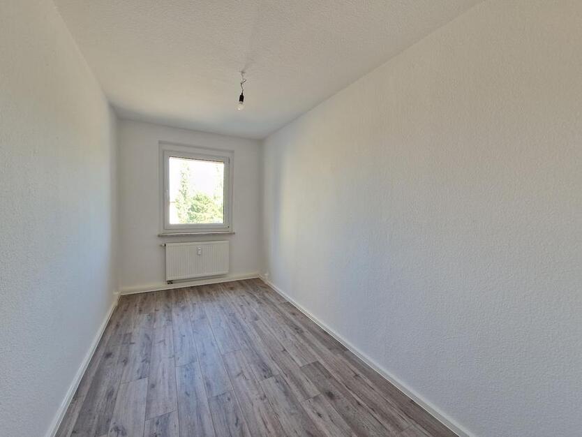 *Ab 01.11.2025- 2 Zimmer im Erdgeschoss mit Balkon & 2 NKM geschenkt* zimmer