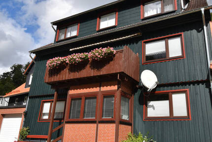 Sehr gepflegtes Ein- Zweifamilienhaus mit Garage, kl. Innenhof und Garten in ruhiger Lage