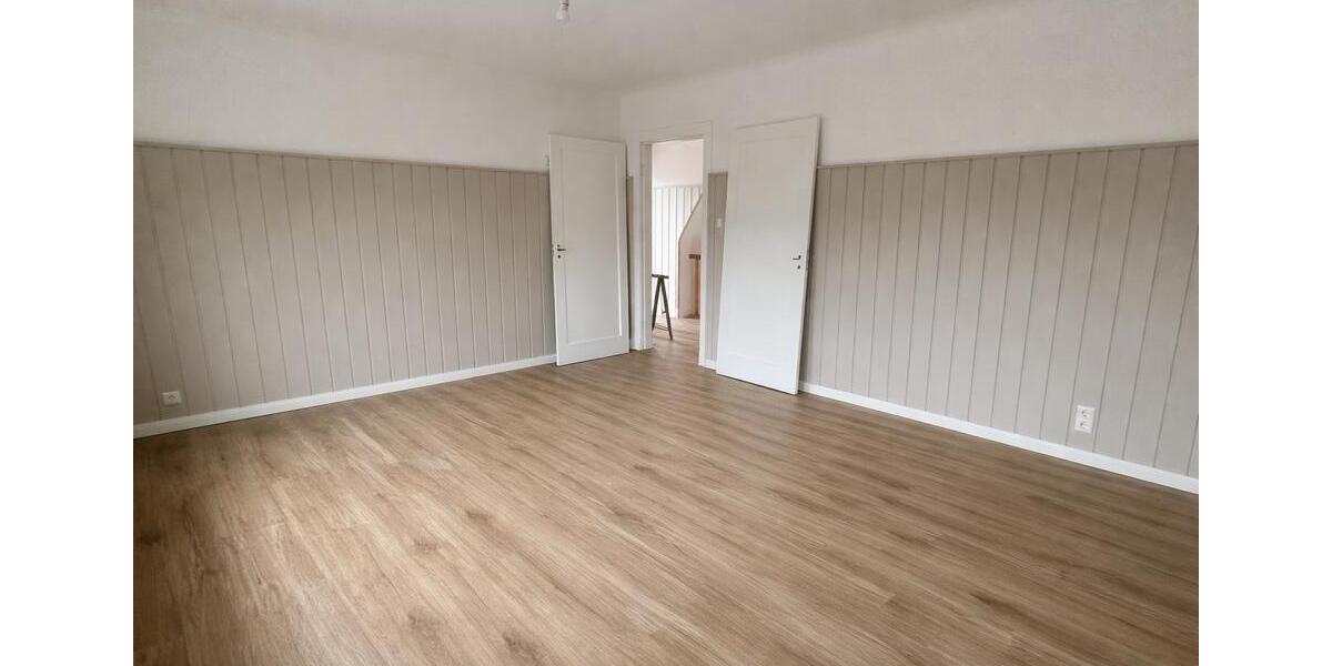 Dachgeschoßwohnung Ammersbek - 2.5 Zimmer, 78 m&sup2;, 1.400&euro; | Angebot:25171685