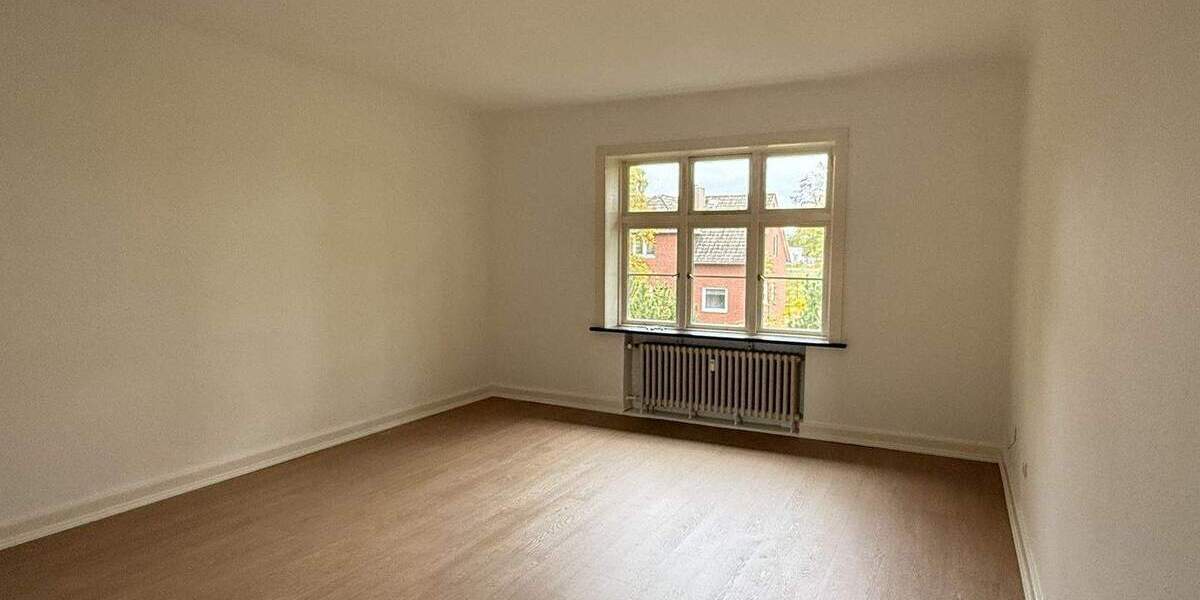 Große Altbau-Wohnung mit 4 Zimmern und Balkon 4 zimmer