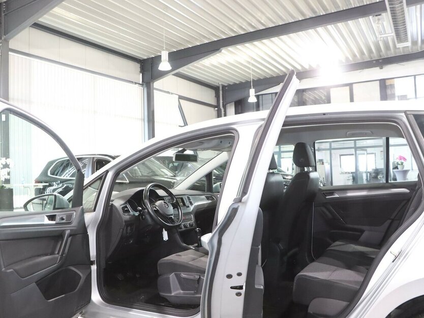 VW Golf Sportsvan 1.2 TSI / 2-ZONEN-KLIMAAUTOMATIK 120.000 km 8.777 € Hamm 59077