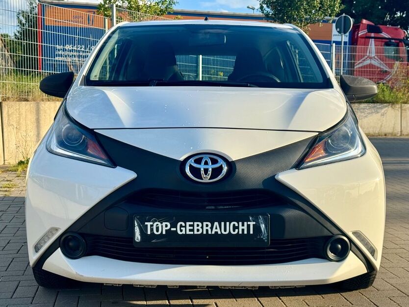Toyota Aygo (X) 194.461 km 3.450 € Lichtenau 33165