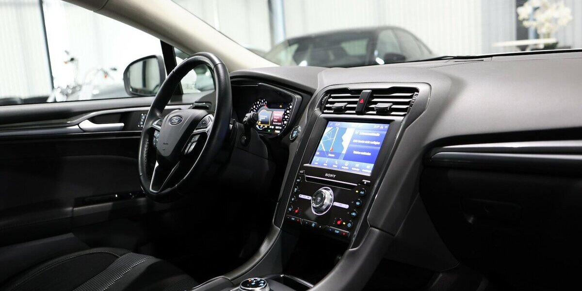 Ford Mondeo Tunier 2.0 EB TITANIUM WHITE / LED, AHK 92.000 km 17.777 &euro; Hamm 59077