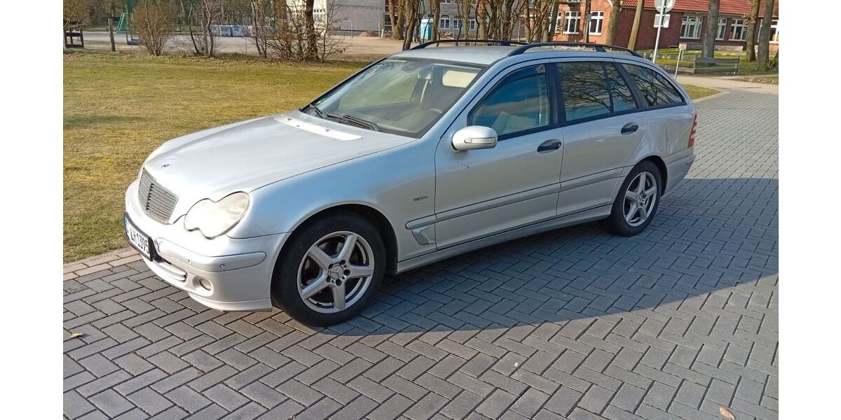 Mercedes-Benz C 200 425.870 km 1.500 &euro; Lähden Holte 49774