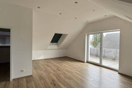 Hochwertig ausgestattet & saniert: Dachgeschosswohnung mit Balkon in Dechsendorf zu verkaufen 3 zimmer