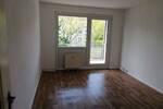 ZWEI MONATE MIETE FREI! Neu renovierte 3-Zimmer-WE mit Balkon in der 3. Etage, ruhige Grünlage!