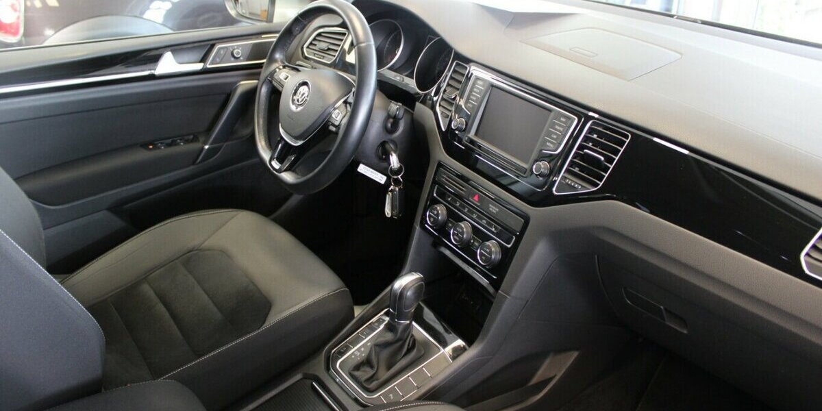 VW Golf Sportsvan 2.0 TDI DSG Highline 94.140 km 17.480 € Euskirchen 53881