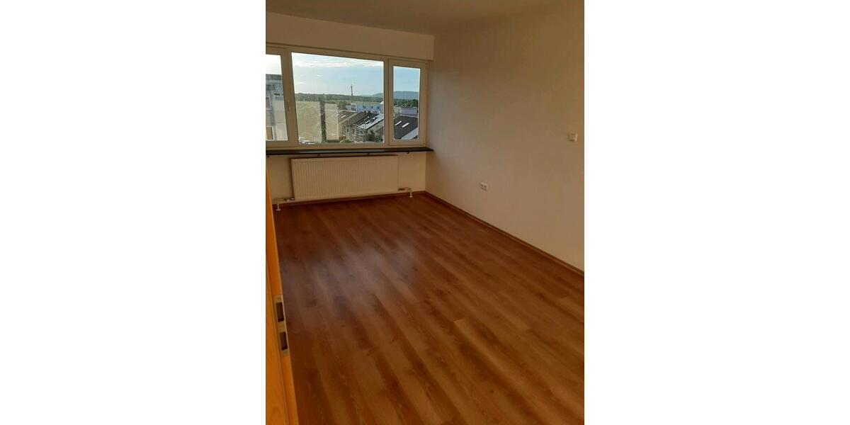 Etagenwohnung Sachsenheim - 4.5 Zimmer, 94 m&sup2;, 1.250&euro; | Angebot:26364855