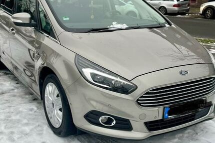 Ford S-Max 210.000 km 8.190 &euro; Duisburg 47138