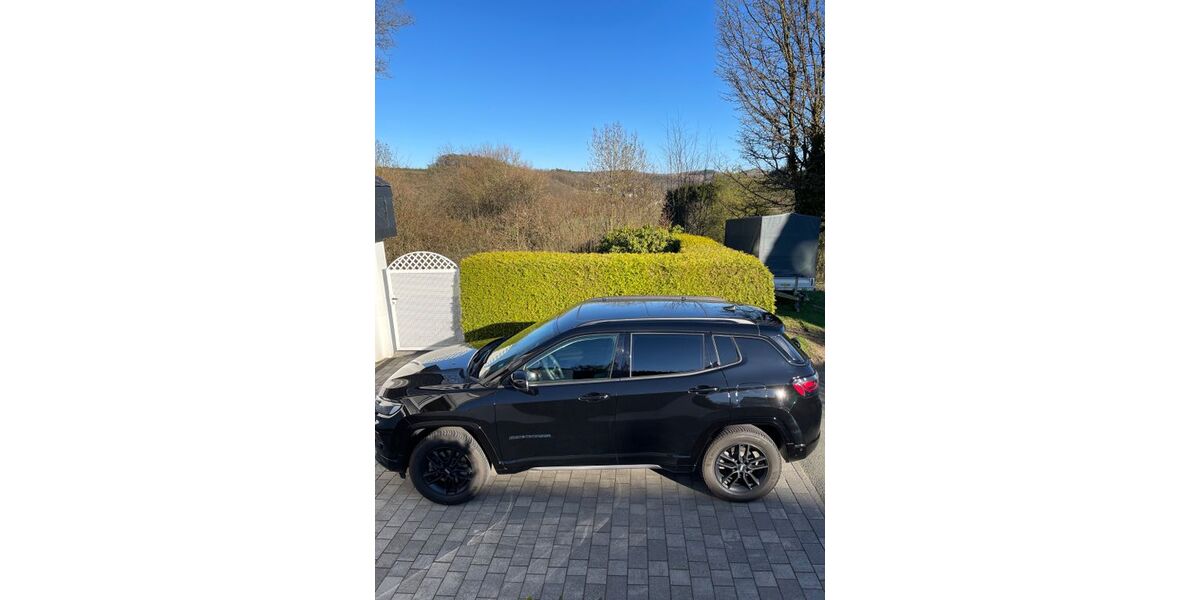 Jeep Compass 44.000 km 27.500 &euro; Bad Berleburg 57319