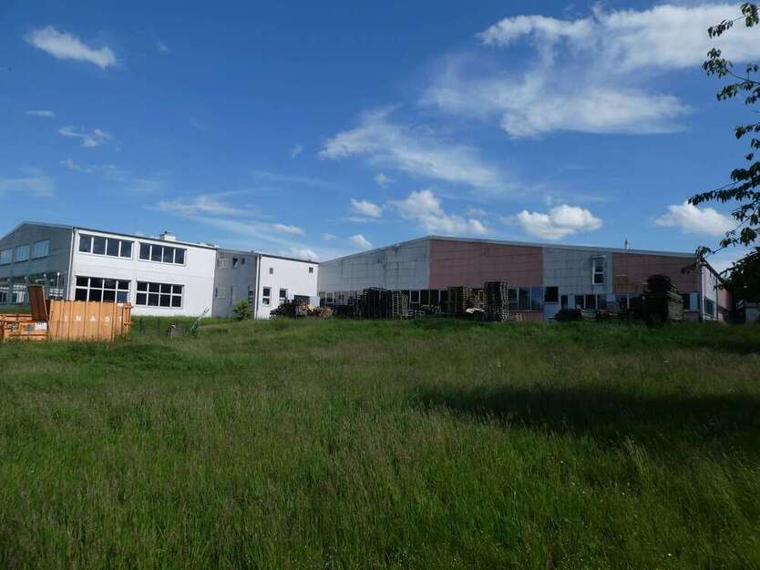 Spezialgewerbe in Neunkirchen 2.950.000 € 5700 m²