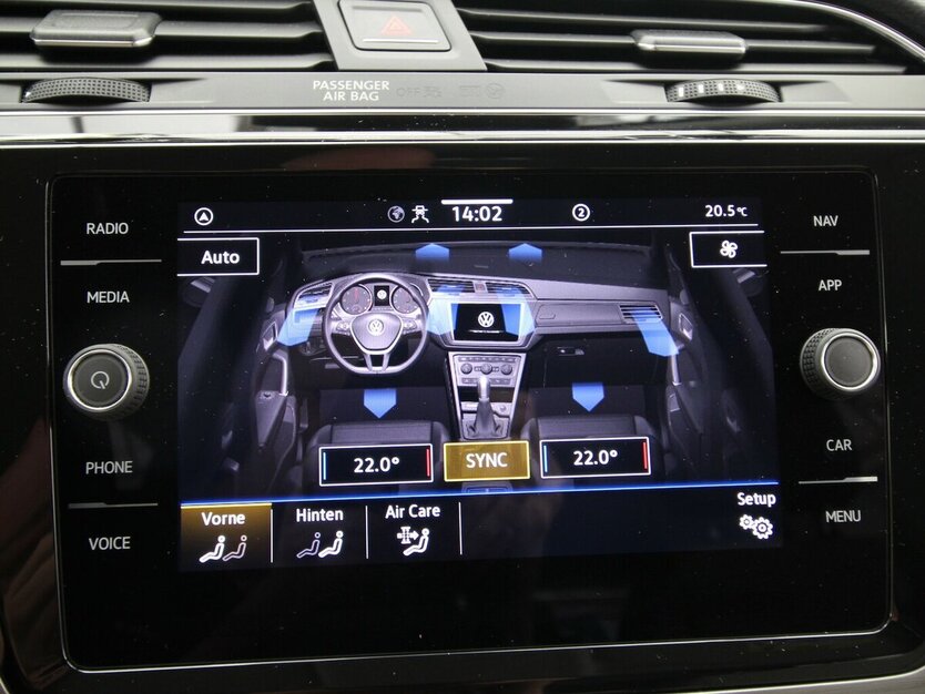 VW Touran 1.5 TSI 7-DSG Comfortline 7-SITZ+NAVI+AHK 22.923 km 32.790 € Hagenow 19230
