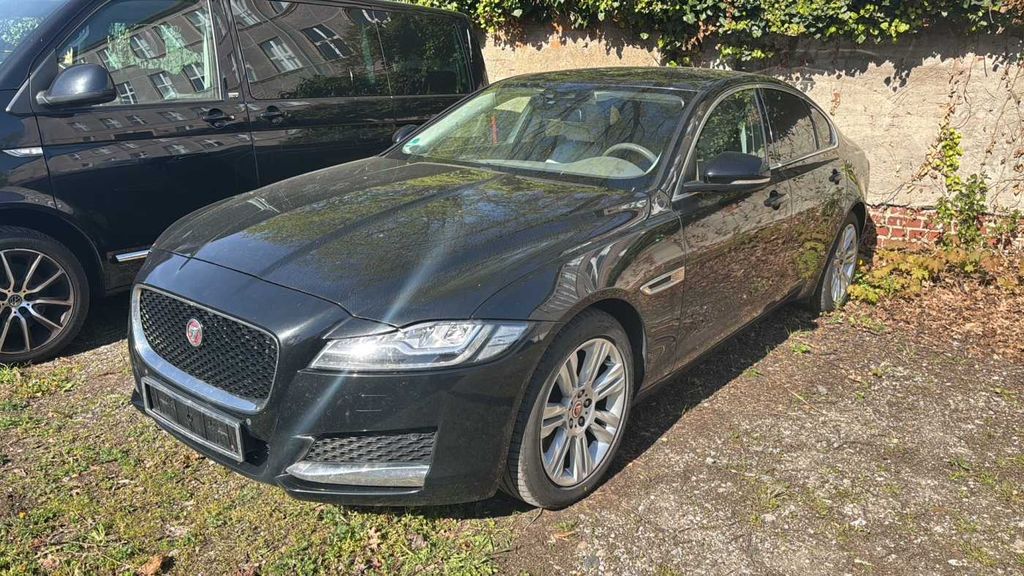Jaguar XF 210.890 km 5.800 &euro; Leipzig 04179
