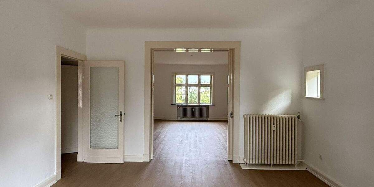 Große Altbau-Wohnung mit 4 Zimmern und Balkon 4 zimmer