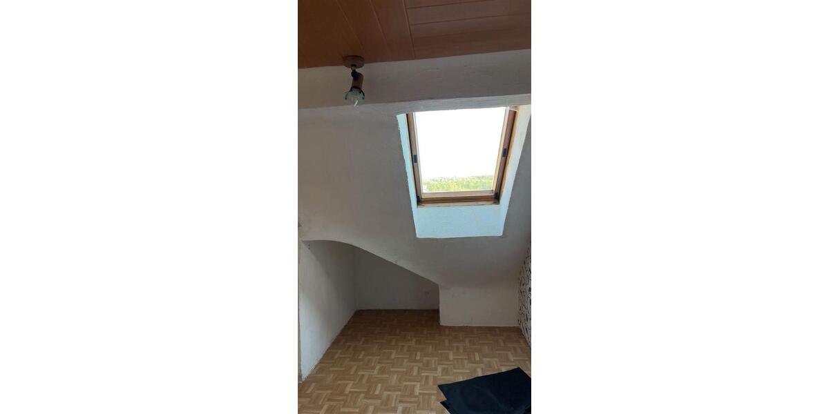 Dachgeschoßwohnung Neunkirchen Heinitz - 5 Zimmer, 150 m&sup2;, 900&euro; | Angebot:26495176