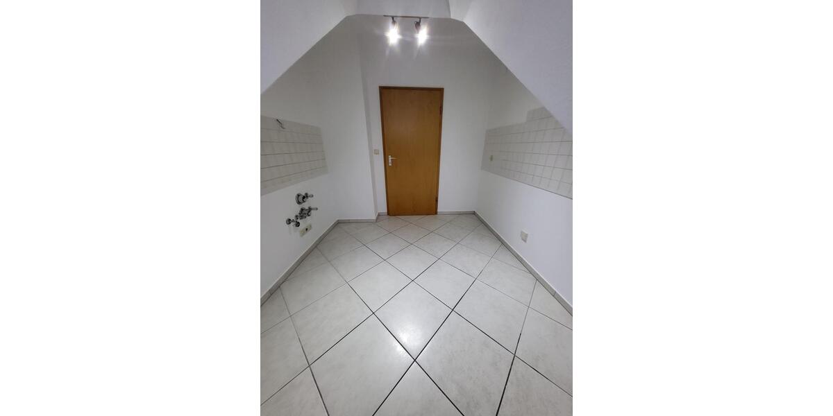 Dachgeschoßwohnung Eltmann - 3 Zimmer, 69 m&sup2;, 185.000&euro; | Angebot:26822397