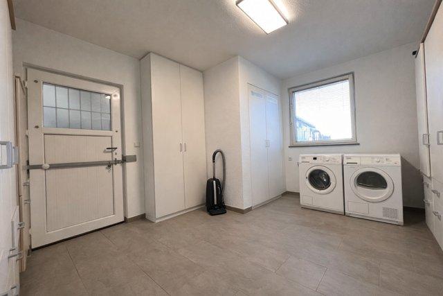 Einfamilienhaus Brackel - 7 Zimmer, 220 m&sup2;, 599.000&euro; | Angebot:26987385