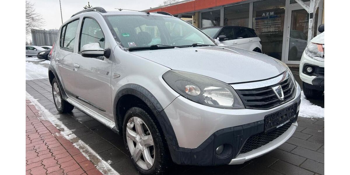 Dacia Sandero 102.000 km 4.200 &euro; Minden 32423